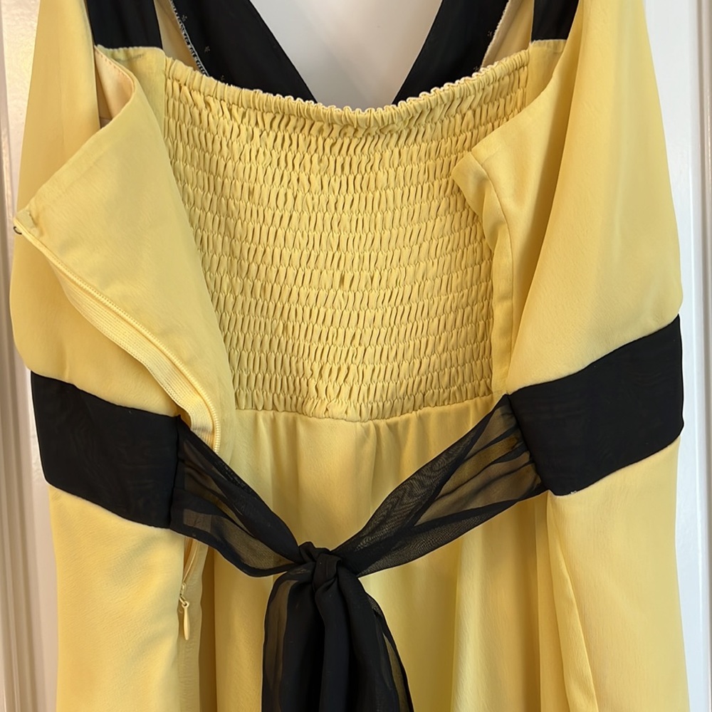 Women’s Dress by Jonathan Martin - Picture 6 of 7